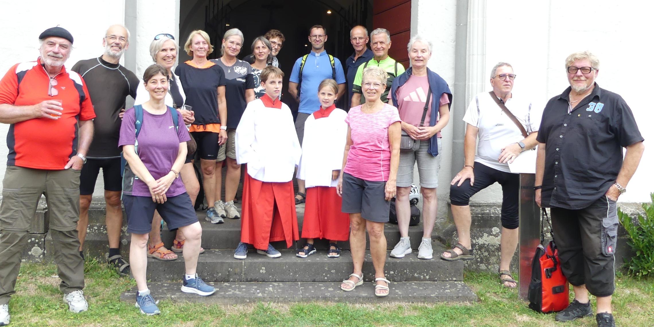 Gruppenfoto zur Fahrradwallfahrt von Christa Gast