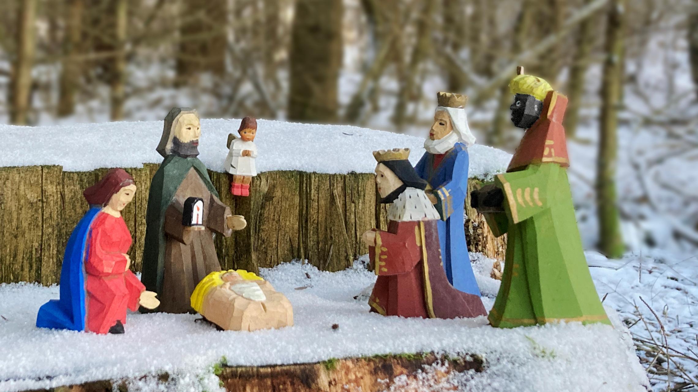 Krippenfiguren-schnee_by_Christiane_Raabe_pfarrbriefservice