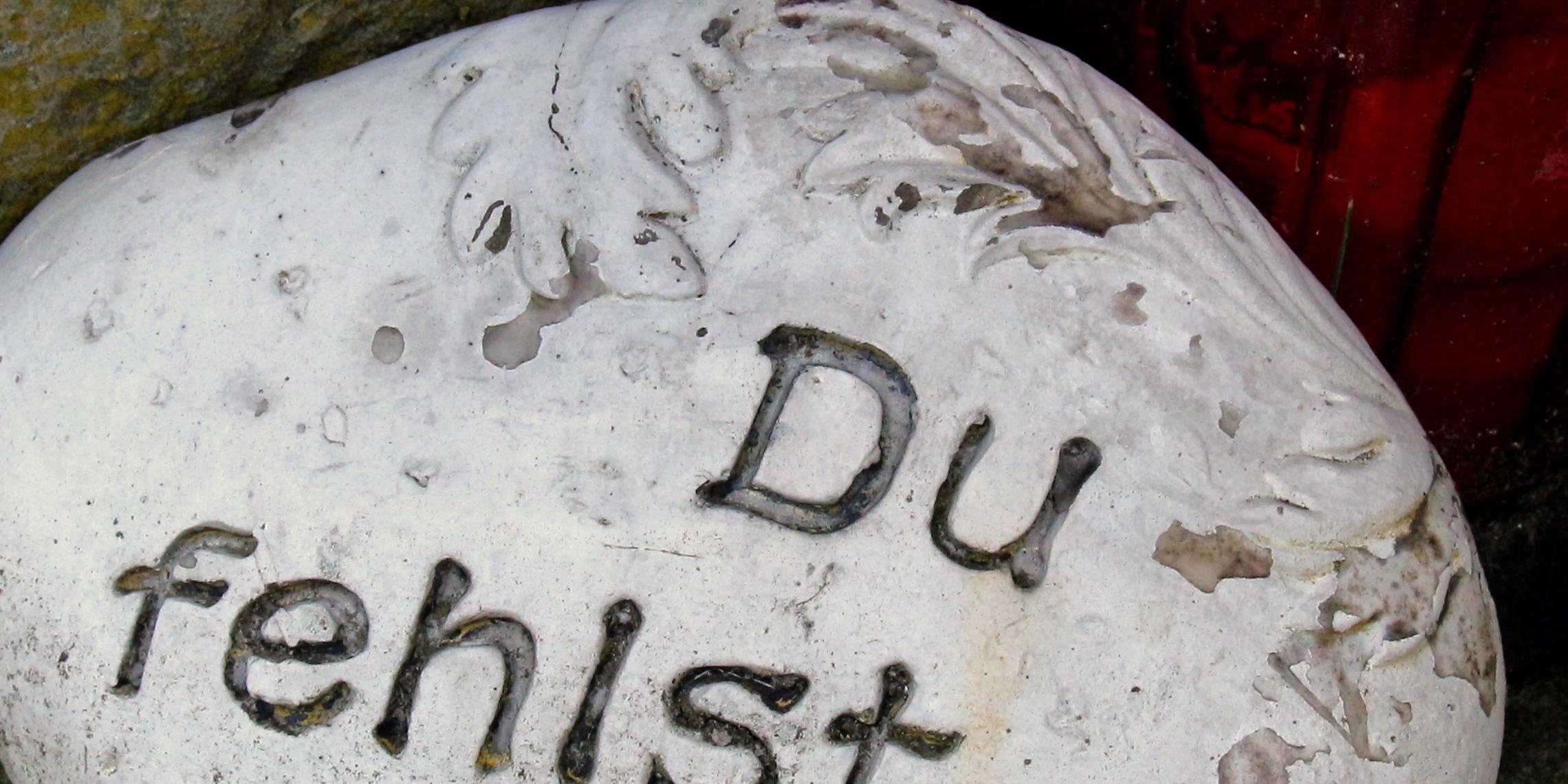 grabstein_du_fehlst_by_peter_weidemann_pfarrbriefservice