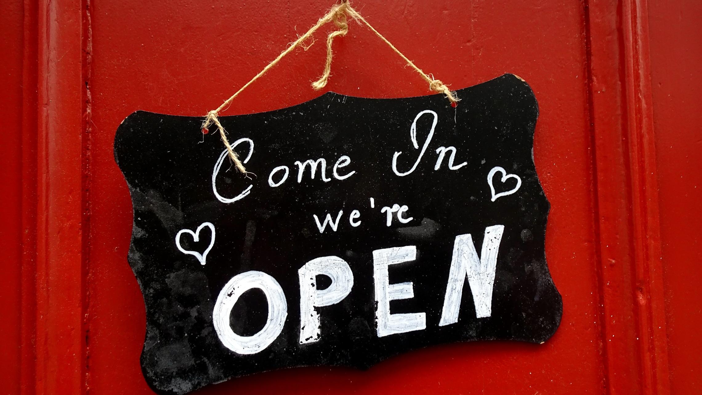 open-tuerschild-monschau-eifel_by_friedbert-simon_pfarrbriefservice